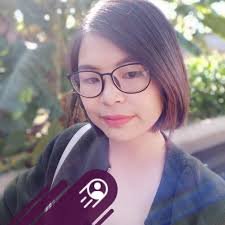 Hình ảnh G-Dragon sau khi tắm mưa ở Mỹ Đình xong, về khách sạn đội nón lá,  làm 1 ly rồi chill chill một mình #KSC