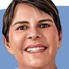 Louise Saxton's Instagram, Twitter & Facebook