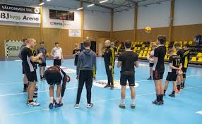 Titta, ungdomarna tränar igen: ”Riktigt taggad på det”