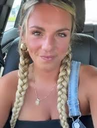 Annie Agar's Instagram, Twitter & Facebook