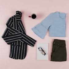 Resultado de imagen de escapada a la playa outfits con bolsos de mimbre grandes