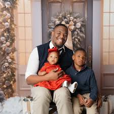 Merry Christmas and Happy Holidays to everyone near and far 💚❤ Sending you  all so much love, warmth, and blessings this holiday season. May this  season bring so much gratitude and light