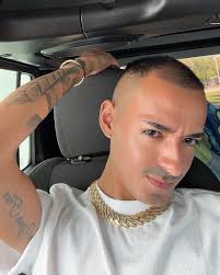 Derrick Steel's Instagram, Twitter & Facebook