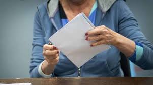 De kiesraad is centraal stembureau bij verkiezingen en daarnaast adviesorgaan en informatiecentrum over kiesrecht, referenda en verkiezingen. Voorburgs Dagblad Ministerie Overlegt Met Kiesraad Over Afleggen Briefstemmen