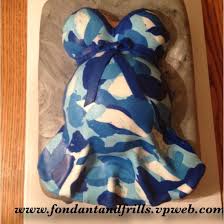 3d Baby Bear Sitting Ontop Of A Blue Camo Round Cake For Shower More At Recipins Com Camo Baby Shower Cakes Baby Shower Camo Baby Shower Cakes For Boys