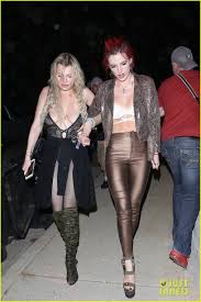 Bella, 19, and scott, 33, were snapped kissing and snuggling on wednesday in cannes, france, and a source close to kourtney kardashian's ex tells et that although the unexpected pair is hooking up, it's all just fun. Bella Thorne Scott Disick Hold Hands On Night At The Club 01 Bella Thorne Scott Disick Her Style