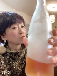 在瑞芳很容易看到「紙皮厝」，也就是用油茅氈蓋屋頂的房子，這種建材其實小時侯在內湖也很普遍，當時居住的環境很多是違章建築。  違建也是有等級的，從瓦頂磚牆，到木板木片屋，這些都沒辦法，還有一招，就是油茅氈啦！這大都是生活困難的人，為了有個遮風避雨的地方 ...