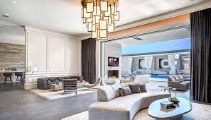 Kylie jenner's house vs kendall jenner's house tour 2019 maybe you want to watch cristiano ronaldo this is kylie jenner hidden hills house : Kylie Jenner Pays 36 5 Million For New House In Holmby Hills See Pics
