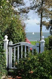 Walk Through This Garden Gate Amazing View Gartentore Cottage Garten Design Bauerngarten