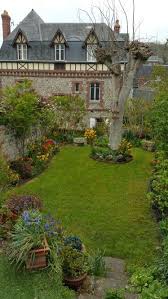 Petit Jardin Romantique Veules Les Roses France Jardin Romantique Petits Jardins Veules Les Roses