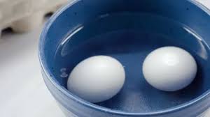 If the egg sinks to the bottom and lays horizontal, it's still very fresh. How To Tell When An Egg Is Boiled 10 Steps With Pictures
