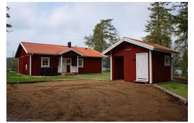 Das 600 qm grundstück ist zu den nachbargrundstücken durch hohe hecken begrenzt, so das man ungestört ist. Ferienhaus Schweden Mit Hund Am See Holzhaus Am See Mit Boot
