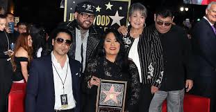 Kumbia kings during a mini road trip is a must. Where Are Selena S Siblings Now Details On Suzette And Abraham