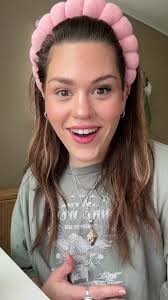 Falscara Lashes Tutorial: A Funny and Relatable Experience