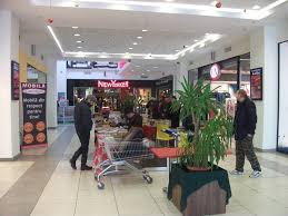 Deschierea anunţată pentru luna decembrie a noului mega mall (denumire care se vântură prin piatra neamţ) stârneşte curiozitate pentru cine mai are câte ceva odată cu inaugurarea mallului, deschidere programată pentru finalul acestui an, shopping city piatra neamţ va aduce şi primul. Galleria Piatra Neamt