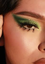 Elle On Twitter Dark Skin Makeup Green Makeup Artistry Makeup