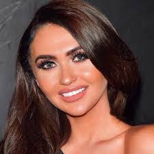 Danielle Hillery's Instagram, Twitter & Facebook