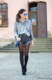How To Wear Denim Shorts In Winter 2019 2020 B2b Fashion Look Casual Chic Fashion Denim Shorts Style
