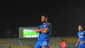 وعلم filgoal.com بأن أحمد ياسر ريان وضع يده في جبيرة، فيما سيبدأ التأهيل للتواجد أمام الزمالك. Ø£Ø­Ù…Ø¯ ÙŠØ§Ø³Ø± Ø±ÙŠØ§Ù† ÙŠÙ‚ÙˆØ¯ Ù‡Ø¬ÙˆÙ… Ø³ÙŠØ±Ø§Ù…ÙŠÙƒØ§ ÙƒÙ„ÙŠÙˆØ¨Ø§ØªØ±Ø§ Ø£Ù…Ø§Ù… Ø£Ø³ÙˆØ§Ù†