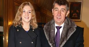 Jun 04, 2021 · týden si počkal premiér andrej babiš (ano) na reakci na předžalobní výzvu pirátů. 15leta Dcera Andreje Babise Randi Se Sicilianem Schazeji Se V Dome Miliardare Blesk Cz