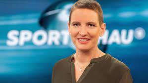 Hier handelt es sich um die folge 363 der woechentlichen fensehsendung. Journalistin Und Tv Moderatorin Okka Gundel Ndr De Fernsehen Sendungen A Z Das