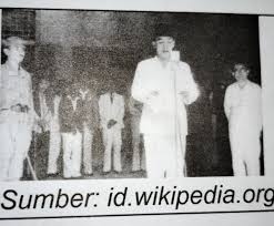 Apa peristiwa sejarah di indonesia yang mempunyai pengaruh paling besar terhadap sejarah dari berbagai sumber yg sekarang ada di internet, selain wikipedia, yg umumurnya berbahasa inggris di indonesia kita melihat bahwa pemerintahan di wilayah koloni hindia belanda pada awalnya dipegang. Perhatikan Gambar Dibawah Ini Proklamasi Kemerdekaan Indonesia Mencatat Sejarah Baru Bahwa Negara Brainly Co Id