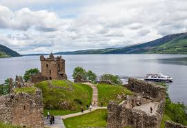 Lea aquí todas las noticias sobre escocia: Excursion En Espanol Al Lago Ness Castillo De Urquhart E Inverness
