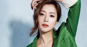 Kim says she was attracted to the kind, considerate and humane park. Kim Hee Sun I Regret Becoming A Celebrity When My 4yr Old Daughter S Face Got Criticized By Netizens Soompi