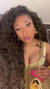 Megan Weight's Instagram, Twitter & Facebook