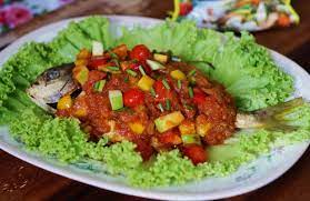 Telur ayam dipukul bersama serbuk kunyit dan disapukan pada ikan. Resepi Ikan Bawal Putih Masak Sos Resep Masakan Khas Cute766