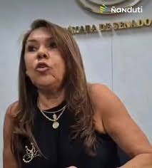 Senadora trata de “privilegiados y mediocres” a docentes, La senadora  Celeste Amarilla volvió a calificar de “burros y mediocres” a los maestros  y sostuvo que no se justifica la “jubilación ...