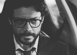 Maybe you would like to learn more about one of these? La Casa Di Carta El Profesor E Quel Fascino Da Nerd Latino