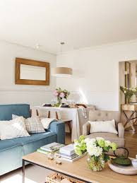 Cet Appartement A Adopte Une Decoration En Couleurs Et En Papier Peint Planete Deco A Homes World En 2020 Living Room Scandinavian Deco Salons Cosy