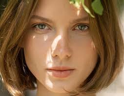 Rebecca Perrier's Instagram, Twitter & Facebook