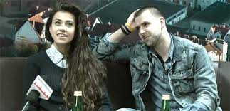 In march 2014, hyży released his debut single na chwilę and is set to release his album later in the year. Maja I Grzegorz Hyzy Przechodza Dalej