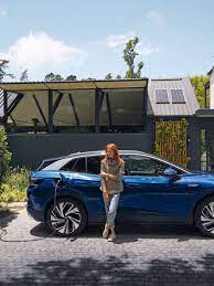 Gab es bis jetzt nur die ersten, limitierten „id.41st modelle, so startet volkswagen nun mit den id.4 serienmodellen, die ab sofort bestellt werden können. Vw Id 4 Der Neue Elektro Suv Von Volkswagen Volkswagen Osterreich
