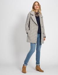 Col tailleur avec pied de col et dessous de col en tissu uni marine; Manteau Marine Jacquard Fantaisie I Code Ikks Manteau Femme Ikks Iziva Com
