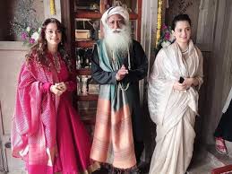 On A Spiritual Sojourn Kangana Ranaut And Juhi Chawla Pose With Sadhguru In Varanasi Hindi Movie News Times Of India Juhi chawla on wn network delivers the latest videos and editable pages for news & events, including entertainment, music, sports, science and more, sign up and share your playlists.