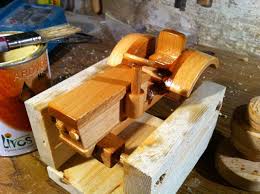Spielzeug muss nicht immer zu einer wertlosen wegwerfware werden. Holztraktor Bauanleitung Zum Selberbauen 1 2 Do Com Deine Heimwerker Community Holztraktor Holzspielzeug Selber Bauen Holz