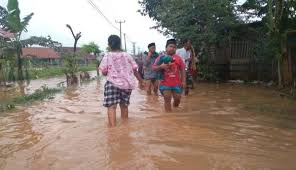 Karawang merupakan sebuah kabupaten yang ada di provinsi jawa barat. Ribuan Rumah Di Karawang Kembali Diterjang Banjir Warga Ayo Ngungsi Lagi Bagian 1