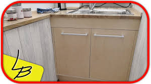 Die zweite bastelidee zeigt andere ein schickes weinregal in schwarz selber bauen für die wand in der küche. Eine Kuche Selber Bauen So Geht Das Lets Bastel Youtube