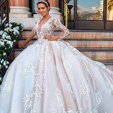 Du suchst ein boho brautkleid mit spitze für deine hochzeit? Grosshandel Ballkleid Brautkleider 2018 Spitze Applikationen Tiefem V Ausschnitt Langarm Transparent Puffy Bodenlangen Brautkleider Von Kimjobridal 252 67 Auf De Dhgate Com Dhgate
