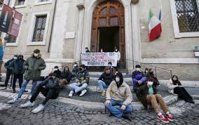 La ministra azzolina di una cosa però è certa e continua a ribadirlo: Scuola Fallimento Di Conte E Azzolina Baldassarre Svergogna Tutti Il Tempo