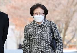 김은경(金恩京, 1956년 6월 9일 ~ )은 대한민국의 정치인으로, 문재인 정부에서 환경부 장관을 지냈다. Ohdvjpufoic5um