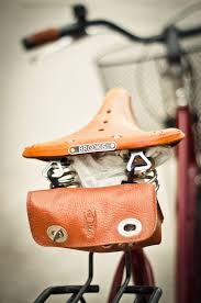 Hinten Hing Immer Die Kl Tasche Mit Dem Reparaturkram Damals Hat Man Alles Noch Moglichst Selber Repari Fahrrad Mode Kindheitserinnerungen Kindheit