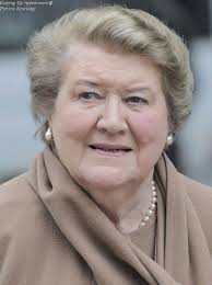 Dame Patricia Routledge sings 11 songs (1973): Listen to *🎶  [https://vimeo.com/324747198](https://vimeo.com/324747198) In the Cover of  her Studio Album (1973): ***Presenting PATRICIA ROUTLEDGE***.