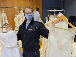 Check spelling or type a new query. Obersulm Kurioser Einsatz Polizei Beschlagnahmt 100 Brautkleider Heilbronn