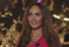 Former Highcliffe School pupil Charlotte Sumner enters Love Island