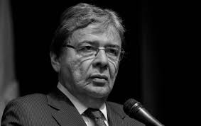 El señor ministro de defensa nacional, dr. Uj2pcujcrzwbum