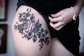 Black And White Floral Thigh Tattoo Black And White Flower Tattoo Thigh Tattoos Women Upper Thigh Tattoos White Flower Tattoos